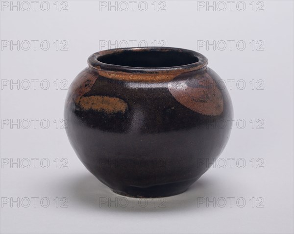 Globular Jar, Northern Song (960–1127) or Jin dynasty (1115–1234), 12th century, China, Northern Blackware, Cizhou type, glazed stoneware, H. 9.1 cm (3 9/16 in.), diam. 11.5 cm (4 1/2 in.)