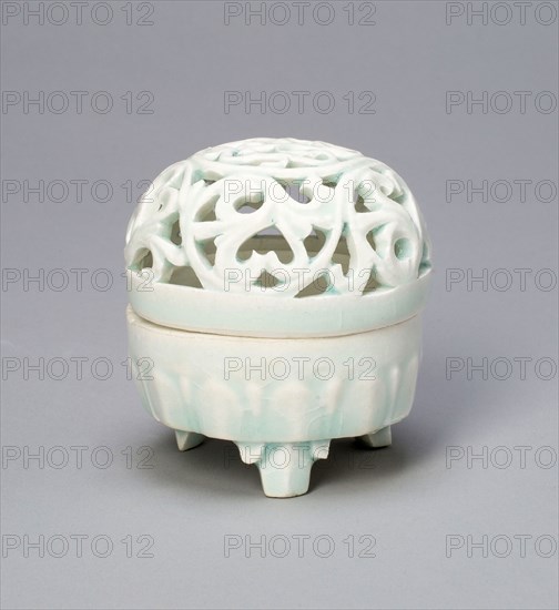 Covered Tripod Incense Burner (Censer) with Foliate Scrolls and Leafy Tendrils, Northern Song dynasty (960–1127), China, Qingbai ware, porcelain with openwork and underglaze molded decoration, H. 6.4 cm (2 1/2 in.), diam. 6.0 cm (2 3/8 in.)