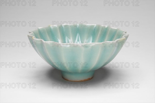 Fluted Bowl, Southern Song dynasty (1127–1279), China, Longquan ware, stoneware with underglaze molded decoration, H. 4.8 cm (1 15/16 in.), diam. 10.6 cm (4 3/16 in.)