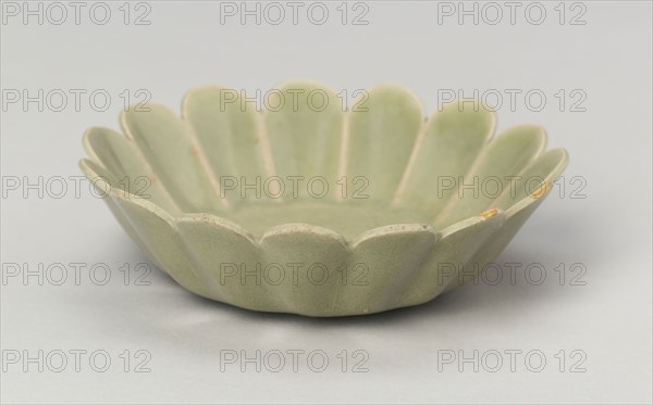 Scalloped-Rimmed Dish, Southern Song dynasty (1127–1279), China, Yaozhou ware, glazed stoneware, H. 2.7 cm (1 1/8 in.), diam. 9.6 cm (3 13/16 in.)