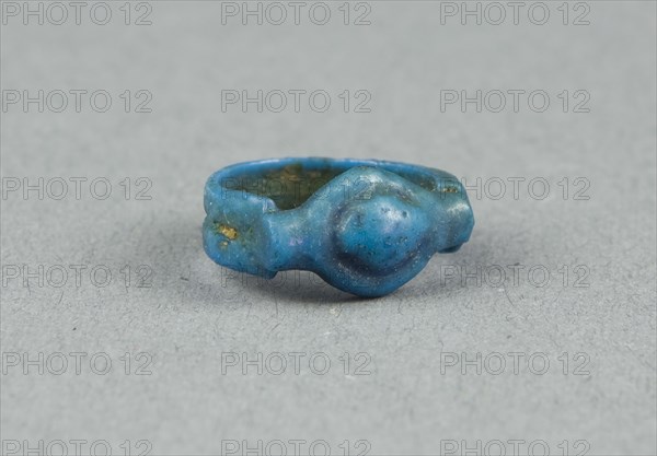 Ring: Oval, New Kingdom, Dynasty 18 (about 1350 BC), Egyptian, Egypt, Faience, W. 0.6 cm (1/4 in.), diam. 1.4 cm (9/16 in.)