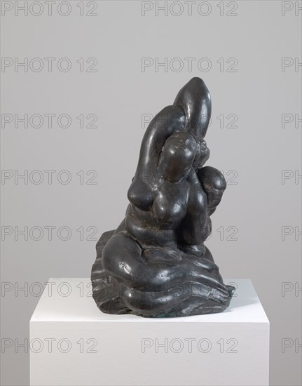 Female robbery, 1914-1916, bronze, 41 x 41 x 25 cm, casting stamp on the back below: S [circled], Carl Burckhardt, Lindau/Zürich 1878–1923 Ligornetto/Tessin