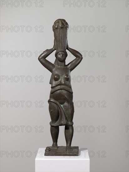 Basket bearer, 1918, bronze, 87.5 x 30.5 x 21.5 cm, monogrammed on the right edge of the base plate: C.B., Carl Burckhardt, Lindau/Zürich 1878–1923 Ligornetto/Tessin