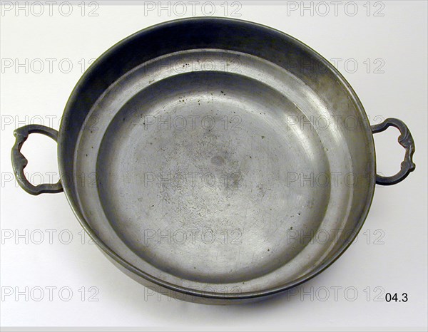 Porridge Bowl, late 18th/early 19th Century, pewter, Overall: 3 3/8 × 14 1/2 × 11 1/4 inches (8.6 × 36.8 × 28.6 cm)