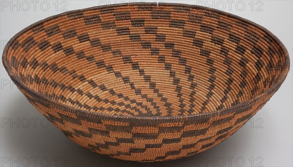 Western Apache, Native American, Basket, between 1890 and 1910, devil's claw (martynia), willow and cottonwood, Overall: 4 7/8 × 13 inches (12.4 × 33 cm)