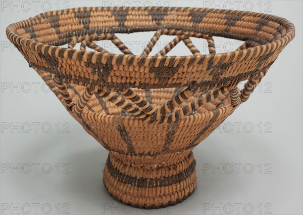 Papago, Native American, Basket, between 1890 and 1910, willow and devil's claw (martynia), Overall: 5 1/4 × 8 3/8 inches (13.3 × 21.3 cm)
