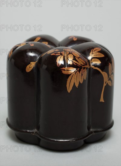 Unknown (Japanese), Box in the Shape of a Cherry Blossom, early 17th Century, Lacquer over papier-mache, Height: 3 in.