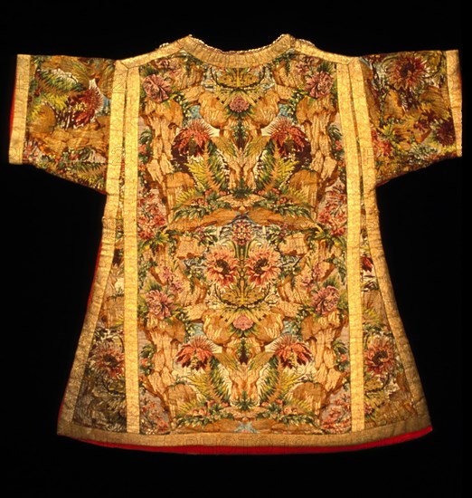 Unknown (Italian), Dalmatic, 1700/1750, Compound weave: silk and metallic thread., overall dimensions: 37 1/8 x 42 1/2 in.