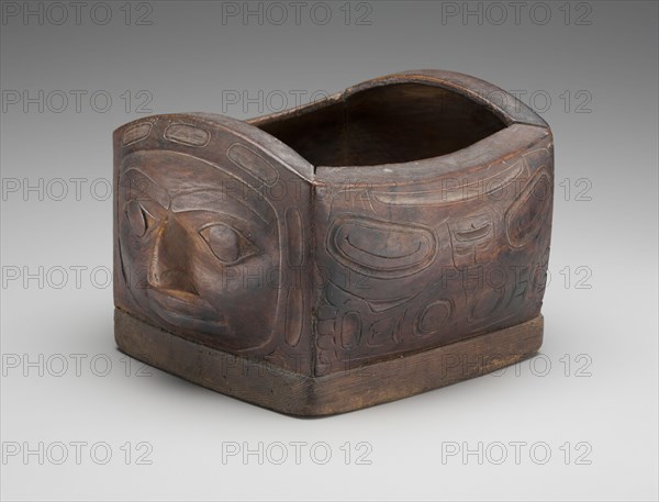 Kaigani Haida, Native American, Bent Corner Bowl, early 19th century, wood (possibly red cedar and hardwood), cord, Overall: 5 × 8 5/16 × 7 1/2 inches (12.7 × 21.1 × 19.1 cm)