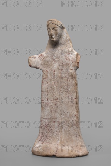 Idol with a full-bodied female head, Standing female figure with a torso flattened on both sides, a plastically developed head slightly tilted forward. Dressed in a long robe, highlighted only by geometric, polychrome patterns. The face is plastically modeled and slim: a long, narrow nose; a large, straight mouth with lips slightly parted in a smile; a sharp chin; slim cheeks with prominent cheekbones; large, convex, almond-shaped eyeballs; a broad eyebrow arch; a high forehead. Hair arranged symmetrically, parted in the middle, slightly crimped in a swallowtail, long hair falling over the shoulders. A slightly defined, wide neck. The hands are represented by wide projections extending to the sides, with their ends slightly curved forward. The dress is flared at the bottom, forming a kind of base for the figurine. Traces of white and red polychrome are visible throughout the figure; on the robe they form a barely visible outline of geometric patterns—braids and checks. c. 550 BC. Boeot...
