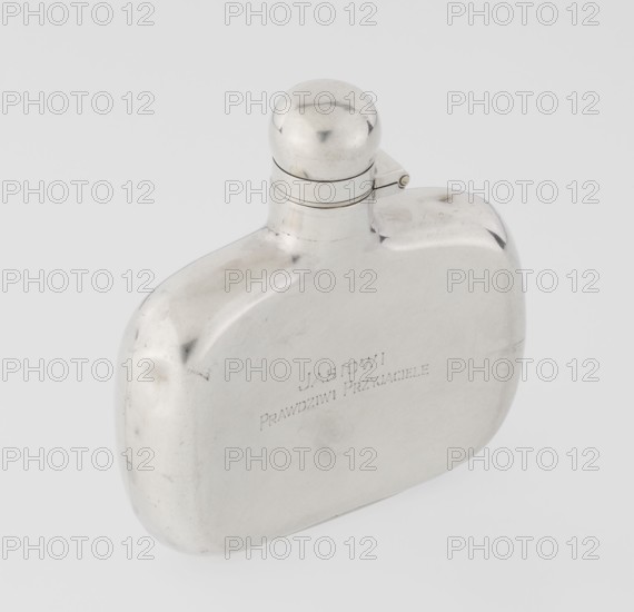 Hip flask by James Dixon & Sons Sheffield; goldsmiths, fl. 1806–, silver hip flask, smooth cuboid with rounded edges, narrow neck and spherical hinged stopper. Engraved inscription JAN / TRUE FRIENDS. 1925/1926. Sheffield, England. Vessel; height 9.9 cm, width 9.6 cm, depth 2.6 cm, weight 110 g., A smooth, reflective metal flask with a rounded rectangular body and a short neck topped by a domed cap with a small hinge; the metal surface shows a few subtle scratches and scuffs and reflects light, appearing predominantly silver with areas of slightly darker grey tones.