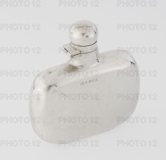 Hip flask by James Dixon & Sons Sheffield; goldsmiths; active from 1806 — silver hip flask, smooth cuboid with rounded edges, narrow neck, spherical hinged stopper; engraved JAN / TRUE FRIENDS; intended for alcohol; dated 1925/1926; Sheffield, England, Great Britain; height 9.9 cm, width 9.6 cm, depth 2.6 cm, weight 110 g., A smooth, reflective metal flask with a rounded rectangular body and a domed screw cap attached by a small hinge, showing surface scratches and a few small dents; the object appears silver in color against a pale gray background.
