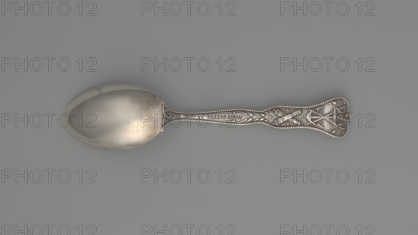 Souvenir spoon, Gorham Mfg. Co. Providence; goldsmith's manufactory; fl. 1865- role classification of maker / corporate mottoes / goldsmith's company; souvenir spoon with an ovoid scoop decorated inside with a relief representation of armament and uniform accessories of the American infantry and cavalry; flat, profiled, widening handle with a heart-shaped tip, edged with twisted wire imitating aglets. Along the handle is the inscription ARMY AND NAVY; above it an enameled United States flag in a cartouche, held in the talons by an eagle with upraised wings, on the wings a sash with the inscription E PLURIBUS UNUM. At the end of the handle, two emblems — the Navy US Navy and the Army US Army of the United States — in circular reserves; on the reverse of the handle, accessories of the United States Navy — an anchor with crossed swords on it, below crossed cannon barrels. Late 19th century, United States of America; Providence. Cutlery; height 15 cm, width 3.3 cm, weight 35 g., A metal sp...