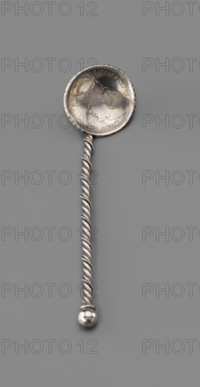Souvenir spoon, Paderewski, Ignacy Jan 1860–1941, Souvenir spoon with a scoop from the papal medal of Pius VI minted on the occasion of the anniversary of the pontificate, depicting on the obverse the head of the pope with the inscription on the rim PIVS SEXTVS PONT MVI and on the reverse a representation of the personification of abundance Abundantia? and the inscription on the rim partially preserved DE SANCTO 1780..., 19th century, Italy, cutlery, varia, length 9.5 cm, width 2.3 cm, weight 10 g, A slender metallic object photographed against a plain gray background, consisting of a round shallow bowl at one end with a raised rim and a long twisted handle terminating in a rounded knob; the object is primarily silver in color with areas of darker patina and subtle reflective highlights, and the background is a uniform medium gray.