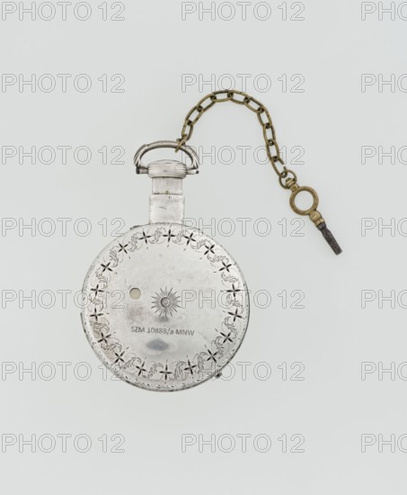 Pocket watch with key, Eardley Norton fl. 1770–1792; born 1728, died 1792 — casemaker Germany; 3rd quarter of the 18th century — transmission, Pocket repeater in two silver cases: smooth outer case; inner case with framed glazed lid and a mechanism cover engraved with an openwork floral/acanthus twig, winding hole, and bell. White enameled dial with black Roman hour numerals, minute scale marked with dashes, calendar with Arabic numerals, three steel hands hour and minute openwork weave, third straight for date, small seconds subdial with Arabic numerals. Dial signed “EARDLEY NORTON / LONDON.” Movement: gilded brass frame with circular plates connected by pillars, spring-powered drive, spindle escapement; lower plate with openwork crown richly decorated with acanthus tendrils and engraved acanthus volutes; cut-out reserve bears engraved signature “Eardley / Norton London.” Preserved winding key on chain. 3rd quarter of the 18th century. Timepiece. Dimensions: height 8 cm, width 6.2 cm,...