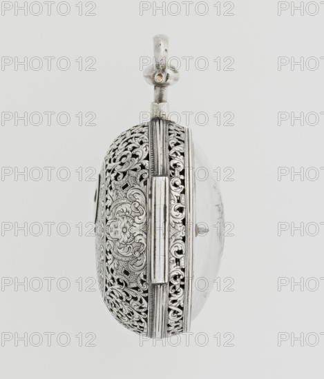 Pocket watch, maker: Carl Willougby; repossession provenance; openwork case; acanthus scrolls, fish scale ornament, shells, birds and masks male and female as decorative motifs; openwork mechanism decorations. Pocket watch with striking function; silver in a partially openwork case, richly decorated with engraved ornament covering the entire surface of acanthus twigs and flowers with birds and two masks. In the centre a circular reserve made of acanthus twig, volutes and fish scales, inside a bell. Glazed lid enclosed by an openwork frame decorated with a floral twig and a broken ribbon. Mechanism between two circular plates supported by columns, with a spindle escapement, a worm with a chain, and a balance drum. Gilded, openwork crown with an engraved acanthus twig, combined with an openwork foot and a woman's mask. White-enameled dial edged with a gilded, knurled ribbon, hour markers in Arabic numerals, minutes marked with vertical lines; steel hands. 2nd quarter of the 18th century,...