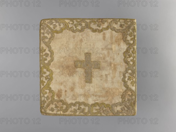Embroidered pall, embroidery on cream-colored silk satin with gold thread in a hoop stitch. Central cross with a floral tendril around the edges; flowers, leaves, and plant ornaments. Striped linen lining. 18th century, Poland; liturgical vestment. Height 19 cm, width 18.5 cm., A square fabric object with a worn beige surface and a central cross shape in a darker beige tone, bordered by an ornate embroidered frame in gold and darker beige, set against a smooth gray background.