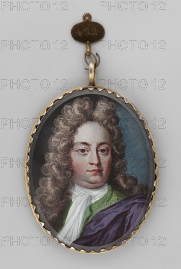 Portrait of a man in a lion-style wig, Georg von Hessen-Darmstadt 1669–1705 ?, unknown artist, male portrait right, clothing: green tailcoat, purple coat, cravat; hairstyle: lush tawny-brown wig lion-style, young man, shoulder-length portrait, miniature painting, bust three-quarter right, in clothing and hairstyle from the early 18th century. Background blue, darker on the left. Frame: gilt silver. Forgery, 1850, Germany. Dimensions: height 7.5 cm, width 5.9 cm., An oval pendant with a metal frame and a small attached loop, containing a painted portrait of a person with pale skin and full, curled brown hair, wearing a white neckcloth and garments in green and deep purple; the background around the figure is a muted blue-gray, and the metal frame and loop are a warm golden-brown color.