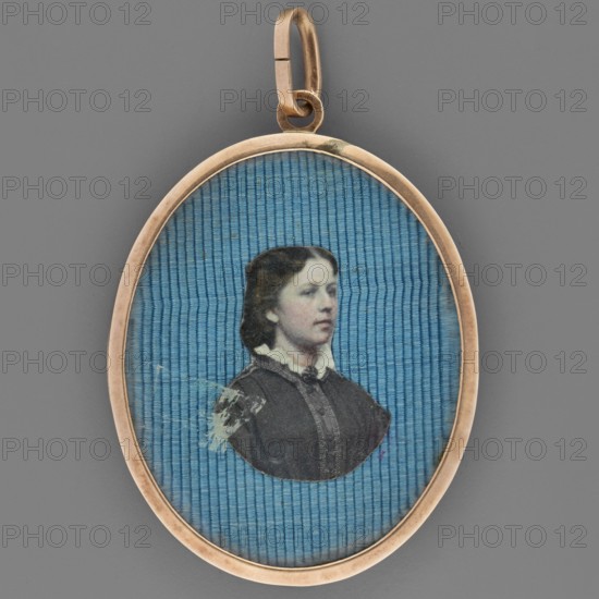 Seweryn Potocki 1762–1829, Grand Crown Carver, senator, brother of Jan Podróznik; on the reverse a small photo of a young girl; painter unknown. Bust, three-quarters left; white cravat and jabot; short hair curled à la Titus, dark sideburns; navy blue uniform tailcoat with a ribbon with orange and black stripes; high red collar with white piping. 1800, Poland. Miniature; height 3.7 cm, width 2.9 cm., An oval pendant with a thin metallic loop and frame in a warm gold tone encloses a textured blue background with vertical ribbing, featuring a small portrait cutout of a young woman with dark brown hair pulled back, a pale complexion, and a dark dress with a white collar; the portrait area shows a few small scuffs and discolorations against the blue.
