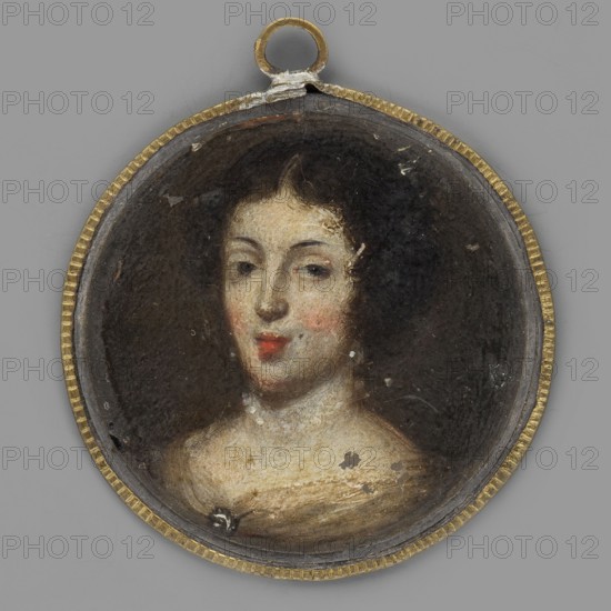 Queen Marie Casimire de la Grange d'Arquien Sobieska 1641-1716, unknown artist, en face female portrait, Polish miniature, 1680. Bust 3/4 left; brown hair in curls around the face; dangling earrings with elongated pearls; pearl necklace; yellow dress with wavy white fabric at the bodice fastened with a brooch. Background dark olive-brown. Height 4.4 cm. On the reverse of the thaler, an image of the Saxon elector John George 1648 and a Latin inscription on the rim. Binding: enclosed in a narrow strip of yellow metal with a serrated edge., A small round pendant with a thin golden rim and a loop at the top contains a painted portrait of a woman shown from the shoulders up; she has pale skin with rosy cheeks, dark curled hair, dark eyes, and red lips, and she appears against a dark background with visible tiny areas of paint loss and surface wear in the pendant's interior; surrounding colors include gold on the rim, black and dark brown in the background, pale beige and cream tones for the...