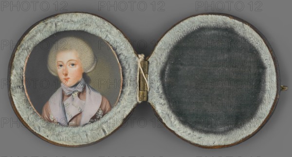 Portrait of a young man in a gray wig; artist unknown. Three-quarter male portrait, ca. 1770, miniature. Bust almost straight, head slightly turned left. Large spherical wig with a pigtail at the back. He wears a short tied lilac cravat and a gray-pink tailcoat with lilac-colored lapels embroidered with silver flower buds. Background gray-olive, lightened on the right near the head. Housed in a round black leather case lined with gray-green plush., A circular hinged case opened to reveal a painted portrait on the left and a padded empty space on the right, both surrounded by a soft furry lining. The portrait shows a person with a pale complexion and powdered hair, wearing a light-colored scarf tied at the neck and a coat with visible lapels and decorative details. The furry lining around the interior is light gray, and the empty padded area on the right is a darker gray with a slightly mottled texture. The case exterior rim appears brown, the hinge is metallic with a brass-like color, ...