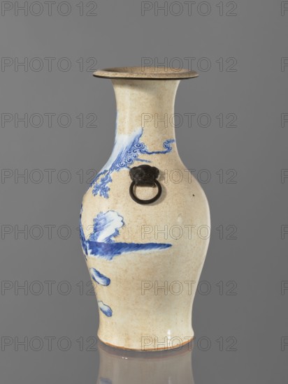 Vase, Chinese, figurative scenes, ceramics, blue and white porcelain, cracklework decoration, landscape motifs, vase from a pair; ovoid, tapering towards the bottom, 19th century, China, vessel, height 53 cm, A tall ceramic vase with a rounded body and flared rim sits against a gray background; the vase has a crackled beige surface with blue painted cloud- and wave-like motifs and a dark metal ring affixed to its shoulder, and the scene includes reflections on the surface below.