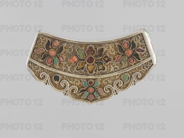 Braid clasp, maker, clasp for braids; jewelry; artistic craft; Mongolian women's ornament; 18th–19th century, Mongolia; dimensions: length 9.3 cm, width 4.5 cm, thickness 0.7 cm, height 0.7 cm., An ornate curved metal decorative object with intricate filigree work and scalloped lower edge, featuring floral motifs filled with inlaid pieces in colors including green, orange, coral, red, and black set against a golden-brown background with silver-toned edging and scroll details.