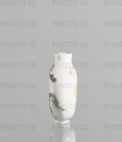 Flask - snuffbox in the shape of a pilgrim's bottle, moon bottle, ceramic with flowers and figural scenes including images of birds and landscape motifs in Qing style Qing, 1644–1911, circular flattened shape with a short neck. Thick porcelain body, fine-grained dough with a greyish hue and bluish glaze, gilded rim. 19th century, China. Vessel/snuffbox. Height 7.8 cm, width 5.1 cm., A small white ceramic vase with a narrow neck and rounded body stands upright on a reflective surface; the vase features delicate painted decorations including a few green leaves, a pale yellow floral shape, and some small orange accents, with subtle gray and muted green brushwork on one side, all set against a light gray background.