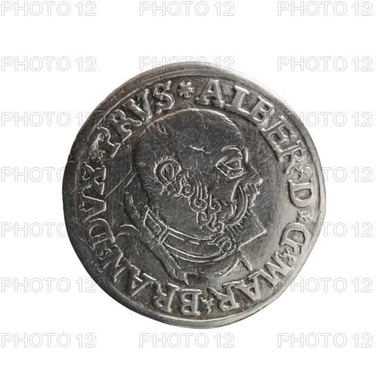 Trojak, Vogelwaider Vogelwaid, Eustachius mintmaster / publisher; Decius, Jost Ludwik fl. 1528–1535 mint manager / co-creator. Albrecht Hohenzollern Prince of Prussia; 1490–1568 — iconography: stars, male busts in armour. Obv.: male bust in armour in profile turned right; short hair, beard with sideburns. Inscription around rim: *ALBER DG MAR BRAN DVX PRVS. Continuous border, floral motifs between words. Rev.: continuous border inscription in six lines: *III*/.GROSS:AR:/.TR....X./.AL..-.VC./.PRVSSIE./*I538*. Date: 1538. Place: Ducal Prussia 1525–1701, Königsberg mint. Coin; diameter 22.6 mm; weight 2.43 g; axis 120°., A circular metallic object with a raised portrait in profile and an outer band of raised decorative elements; the surface shows scratches and wear, and the visible colors are silver and gray with areas of darker gray shading.