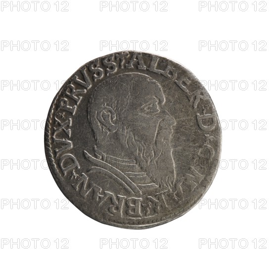 Trojak; Straub Strawb, Heinrich mintmaster/publisher; Decjusz, Jost Ludwik fl. 1528–1535 mint manager/co-creator. Obverse: male bust in armour in profile facing right; short hair, long beard with sideburns. Rim inscription beginning with a trefoil: -ALBER DG MAR BRAN DVX PRVSS. Pearl border, plant motifs between words. Reverse: six-line inscription in the pearl border: -III-.GROSS:AR:/.TRIPLEX./.ALBER:DVC./.PRVSSIE/-I54Z-. Denomination and date between trefoil marks. 1542. Ducal Prussia 1525–1701, Königsberg mint. Coin; diameter 21.3 mm; weight 2.57 g; axis 100°., A circular metallic object with a worn surface featuring the raised profile of a bearded man in relief, showing his head and shoulders in a side view; the coin has a textured edge and an outer raised rim with embossed characters, and the visible colors include shades of gray, silver, and darker gray patina.