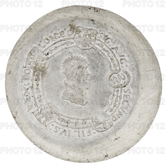 Crown thaler medal forgery by Majnert; Sigismund I the Old (King of Poland; 1506–1548). Obverse: Bust of Sigismund I in a cap and crown. In the rim five shields with the coats of arms of Poland, Lithuania, Royal Prussia, Red Ruthenia and Austria. In the rim an inscription divided by coats of arms: SIGISM P REX PO LONIE MD LITHV 15 33. Reverse: Bust of Sigismund Augustus in a cap and crown. On the sides the date 15 33. On the rim the coats of arms of Poland, Lithuania, Royal Prussia, Red Ruthenia and Bona Sforza with inscription SIG AVG SECUND FILIVS REX PO LON.; 1533. Coin (thaler), diameter 55.6 mm, weight 51.50 g.