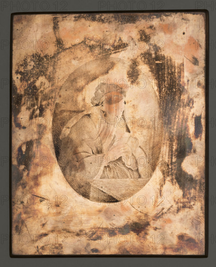 An Old Woman Reading a Book, the So-Called Rembrandt's Mother; Plonski, Michal (1778–1812), graphic artist; Dou, Gerrit (1613–1675), painter; reproduction print, ca. 1806, Paris; print, graphic matrix/plate; portraits, old women, female portraits, oval, figure studies, female figure studies, bonnets, historical costumes, human types, female costumes; height 20.5 cm, width 16.8 cm