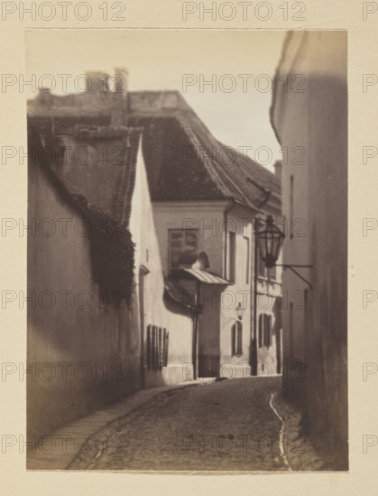 Bernardine Alley; photograph, Jan Bulhak (1876–1950), 1912, Vilnius; photographic print: 15.7 × 11.5 cm; album page: 31.0 × 23.5 cm.