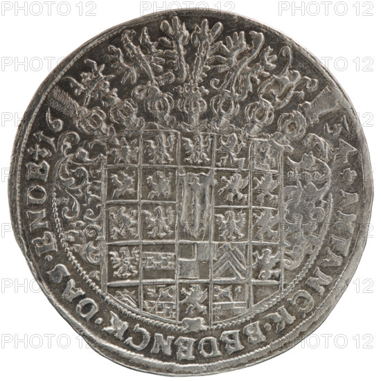 Thaler. Obverse: torso facing right in collar and decorative armor girded with a sash, sceptre in right hand, helmet with raised visor and plume in left hand; in the rim, between the borders, inscription beginning with a rosette GEORG:WILH:D:G:MARCHI:BRAN:SAC:ROM:IMP:ARCHIC:EL:DPRVS. Reverse: a twenty-four-field coat of arms with ornaments topped with seven jewels; date numerals 16-34 separated by jewels; in the half-rim between the rims an inscription ending with a heart +ANFANCK.BEDENCK.DAS.ENDE. 1634, Königsberg, Ducal Prussia (1525–1701). Coin: diameter 45.0 mm, weight 28.70 g, axis 90°. Iconography: coats of arms, male busts in armor; George William of Hohenzollern (Elector of Brandenburg; Duke of Prussia; 1620–1640). Maker: Ernest Pfahler.