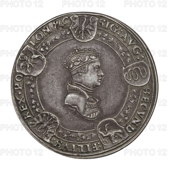 Crown medal thaler (cast), Sigismund I the Old (King of Poland; 1506–1548), medal thalers, crowns; eagles, claws, coats of arms. Obverse: Bust of Sigismund I in a bonnet, crown and armor, turned right, surrounded by a laurel wreath and five shields with the coats of arms of Poland, Austria, Prussia, Ruthenia and Lithuania; inscription: SIGISM.-.P.REX.PO-LONIE M-.D.LITHV-&:15 33. Reverse: Bust of Sigismund Augustus in a bonnet, crown and armor, surrounded by a laurel wreath and five coats of arms: Poland, Sforza, Ruthenia, Prussia and Lithuania; inscription around the rim: SIG:AVG:-:SECVND:- FILIVS:-REX.PO-LON.& C. 1533 (cast made in the beginning of the 19th century). Location: Torun, Poland; numismatic object.