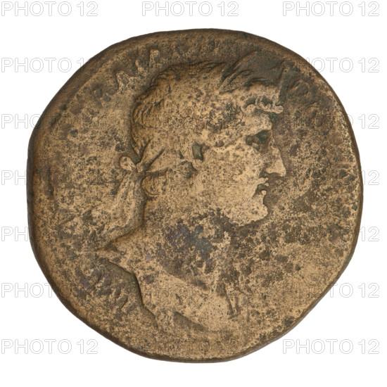 Sestertius; Hadrian (76–138; Roman emperor 117–138). Obverse: Bust of Hadrian facing right with a laurel wreath; rim inscription IMPCAESARTRAIANH. Reverse: Minerva standing left, dressed in a long robe, wearing a helmet; in her right hand she holds an incense/gift which she throws onto a candelabrum opposite her, in her left hand she holds a spear vertically; behind her a shield rests on her leg on which a snake is crawling; on both sides: SC; inscription at the bottom: PMT. Date: 121–122. Roman Empire (27 BC–476). Coin (sestertius), weight 26.80 g, axis 180 degrees.