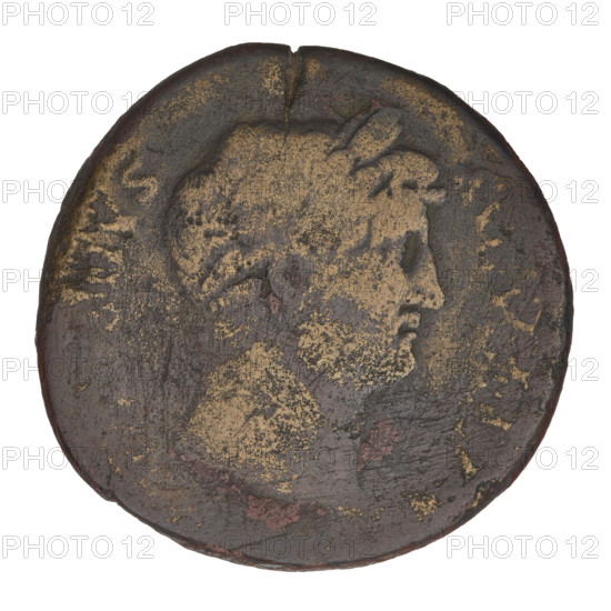 sestertius of Hadrian (76–138 CE; Roman emperor 117–138). Obverse: head of Hadrian with laurel wreath facing right; rim inscription erased. Reverse: Roma seated left on a cuirass, supported by a shield at the back, wearing a long robe and helmet, holding a figure of Victoria in her right outstretched hand and a cornucopia in her left; rim inscription erased; control mark SC. Circa 125–128 CE. Roman Imperial coin, Rome; weight 24.16 g.