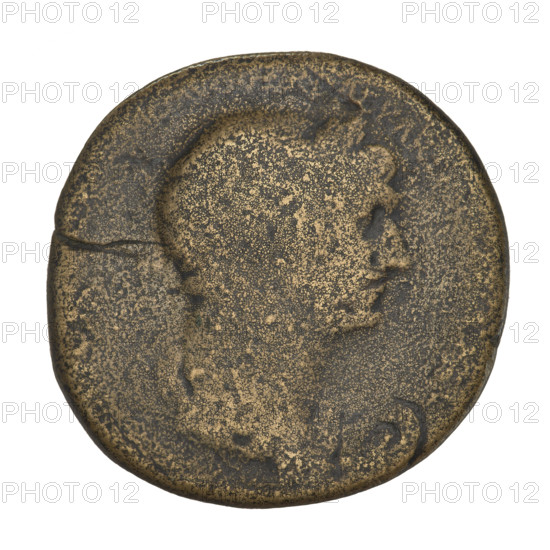 Sestertius of Trajan (53–117; Roman emperor 98–117). Obverse: bust of Trajan with laurel wreath facing right; rim inscription illegible. Reverse: Trajan in military dress seated left on a platform, behind him a prefect and a soldier, three kings standing in front at the bottom left; sectional letters invisible; rim inscription illegible. Type: Trajan bare-headed in military dress seated left on platform with prefect and soldier; three kings standing before him. Date: 116–117. Culture/place: Roman Empire, Rome. Object: coin; weight 21.20 g.