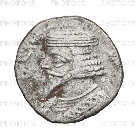 Tetradrachm of Phraates V (2 BC–4 AD), Parthian Kingdom, Iran. Obverse: bust of Phraates V facing left, wearing a diadem and decorative armor. Reverse: Arsakes seated on throne facing right, holding a bow in front of him; under the arch the letters AIT. Iconography notes: diadems, bows (armed). Attribution: Arsakes I (Parthian king; ca. 247–217 BC) — iconographic reference. Coin: diameter 25.0 mm, weight 11.64 g.
