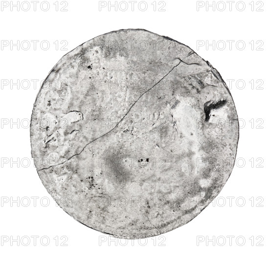 Quarter crown thaler forgery by Majnert. Obverse: illegible. Reverse: bust of Sigismund Augustus in a cap and crown; on the sides date 1540. Rim: coats of arms of Poland, Lithuania, Royal Prussia, Red Ruthenia and Bona Sforza. Inscription: SIG AVG SECUND FILIVS REX POLON., 1532. Maker: Majnert. Weight: 6.37 g. Subject: Sigismund I the Old (King of Poland; 1506–1548).