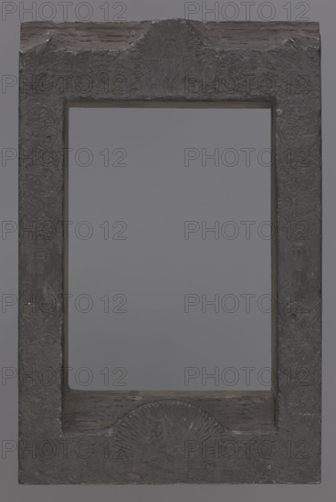 Ornamental border with figures of angels and a plant tendril motif; Deberny & Cie (Paris; typographic foundry; 18th–19th century), publisher. Ornaments, angels. Place card — ornamental frame with a blank space in the center intended for mounting or printing an illustration from another plate or woodcut block. Cast from a woodcut block (metal casts such as copper via galvanic method, lead, or zinc were used for printing to avoid damaging original blocks; original blocks were stored for reuse). Method also used for large-scale engravings (e.g., holy images); prints may be from direct boxwood blocks or from metal, often hand-retouched, casts. Before 1900, Paris. Graphic plate. Height 13.2 cm, width 8.5 cm, thickness 2.4 cm. Graphic matrix: height 13.2 cm, width 8.5 cm, thickness 0.2 cm.