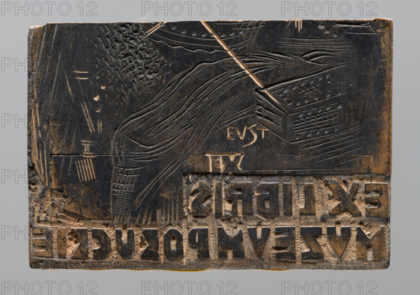 Józef Starzynski bookplate; verso: upper fragment of another bookplate crossed out and cut into two parts, EX LIBRIS, MVZEVM POKUCKIE, negatively engraved by Ludwik Tyrowicz, 1940, Lviv. Makers: Lopienski, Ignacy (1865–1941), graphic artist; Tyrowicz, Ludwik (1901–1958), graphic artist; Starzynski, Józef (1890–1961) — bookplate. Subject/genre: sculptors; Polish illustrative bookplates; figures. Medium/function: graphic matrix, woodcut block. Dimensions: height 6 cm, width 4.1 cm, thickness 2.2 cm.
