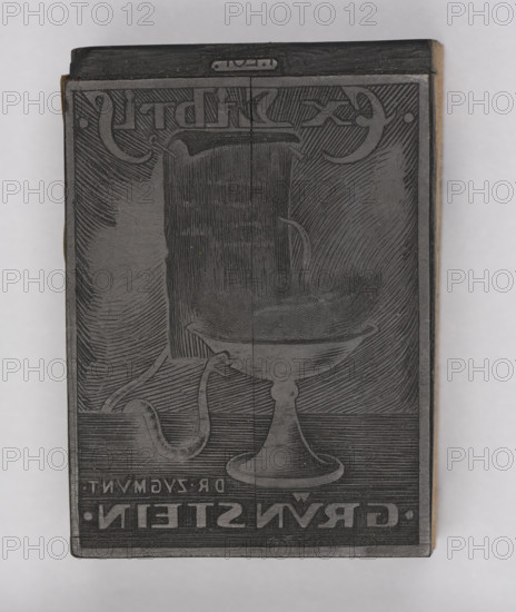 Bookplate of Zygmunt Grünstein; verso: fragment of another bookplate crossed out and cut into two parts EX LIBRIS, MVZEVM POKUCKIE; Lopienski, Ignacy (1865–1941), graphic artist; Tyrowicz, Ludwik (1901–1958), graphic artist; negatively engraved by Ludwik Tyrowicz, 1940, Lviv; subject: medical bookplate with snakes (zool.), Aesculapian snake (mythological), chalices, jugs; medium: woodcut block (graphic matrix); dimensions: height 6.0 cm, width 4.2 cm, thickness 2.2 cm.