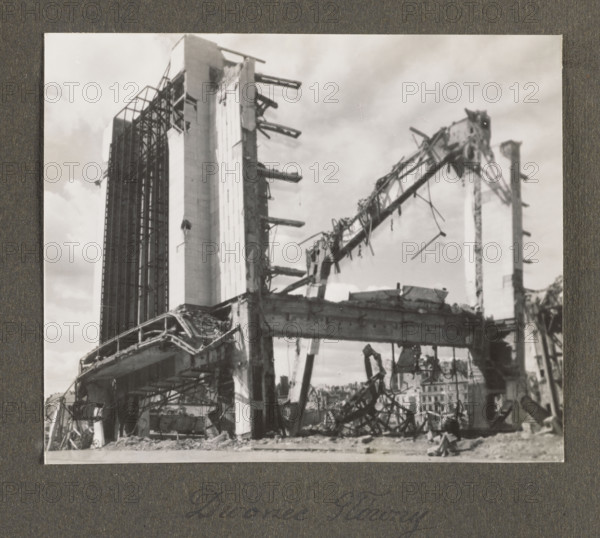 Warsaw 1945 'Main Station', Bulhak, Jan (1876-1950), photographer; railway stations; Year 1945; ruins; war damage; Main Station (Warsaw); World War II (1939-1945); 1945; Warsaw; photograph; album page; photographic print: height 11.7 cm, width 14.1 cm; album page: height 18.0 cm, width 23.5 cm