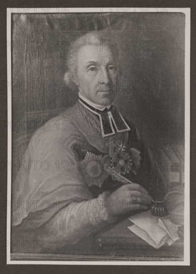 Vilnius. Cathedral, photograph of 'Portrait of Bishop Pilchowski' by an unknown painter, photographed by Edmund and Boleslawa Zdanowscy; subject: clergy, Cathedral (Vilnius), Dawid Pilchowski (1735–1803) — iconography; before 1939; photograph, photographic print: height 11.7 cm, width 8.4 cm; album page: height 16.4 cm, width 24.5 cm.