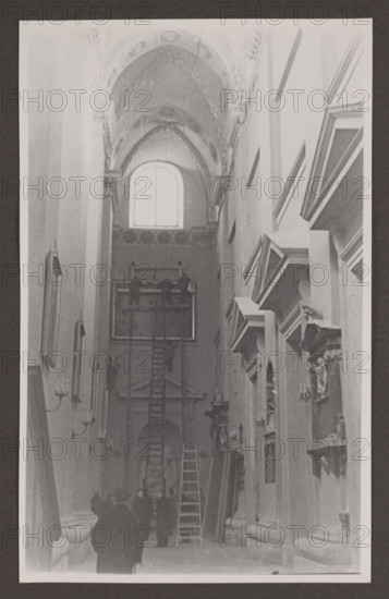 Vilnius. 'Hanging Pictures in the Cathedral', Zdanowscy, Edmund and Boleslawa, photographers, Vilnius (Lithuania), cathedral (Vilnius), before 1939, photograph, photographic print: height 13.4 cm, width 8.4 cm, album page: height 16.4 cm, width 24.5 cm