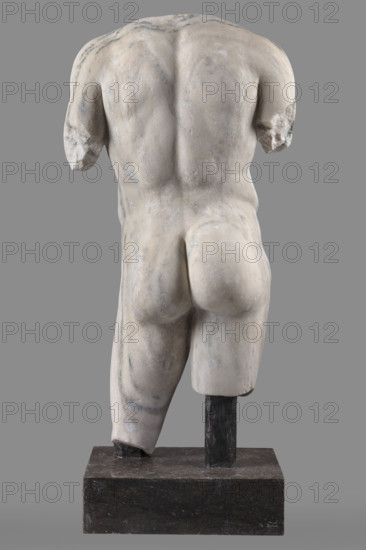 Torso of a Man in the Type of Apollo Omphalos, Roman workshop. Torso of a Nude Man Composed According to the Principle of Contrapposto. Weight of the Body on the Right Leg. Muscular Torso, Polykleitos Type, early 1st century (dating before the 2019 revision: 1st century AD), Roman Empire (27 BC–476), sculpture. Height 88 cm, width 42.5 cm, depth 22 cm, weight 141 kg. Apollo (mythology), Greek deities, Roman sculpture.