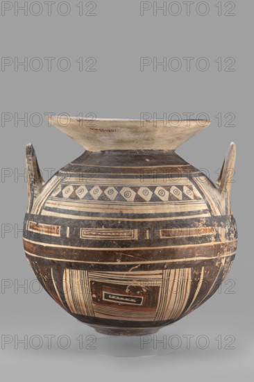Stamnos, globular vessel with a small flattened bottom and a widely flared high rim; in the upper part of the belly, flat vertically positioned handles; Southern Italic (Daunia) pottery with geometric motifs; 6th century BC (dating before 2019 revision: 550–500 BC); stamnos, weight 3.322 kg.