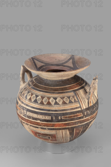 Stamnos, globular vessel with a small flattened bottom and a widely flared high rim; upper belly decorated with flat, vertically positioned vices; Southern Italic pottery, Daunia; geometric motifs; 6th century BC (dating before 2019 revision: 550–500 BC); vessel (stamnos); weight 3.322 kg.