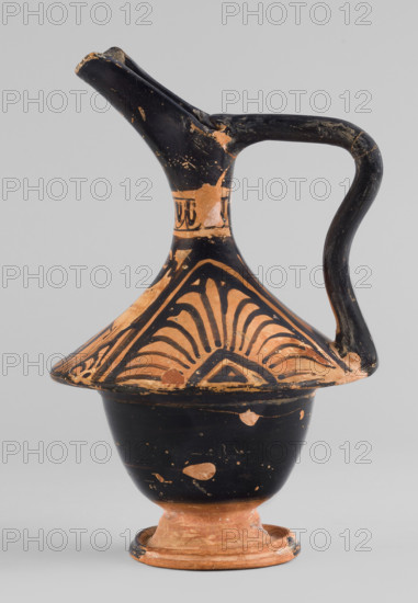 Red-figure epichysis with a depiction of Eros; Eros (mythology); palmettes (iconography); southern Italian pottery; ca. 330 BC; Apulia; vessel (epichysis); weight 0.166 kg; author unknown. WQXBCFS